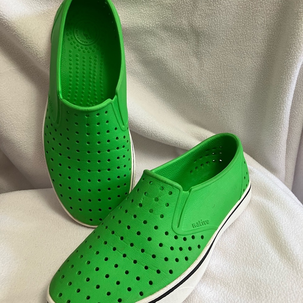 EUC Native Shoes Green Slip-On Water shoes Women’s 8 Men’s 6 - Picture 12 of 13
